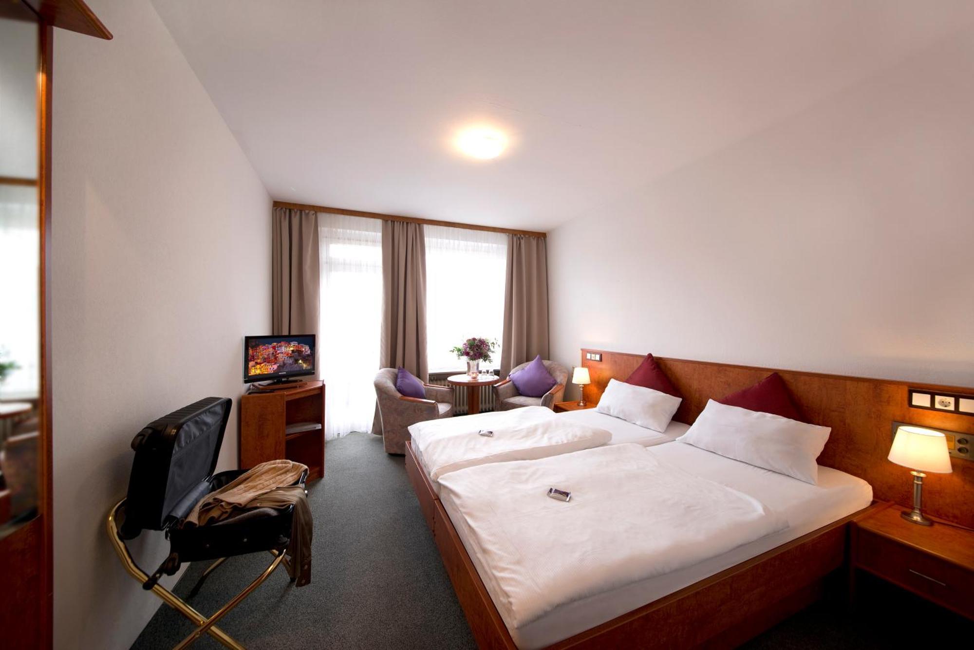 Hotel Heikenberg Бад Лаутерберг Екстериор снимка